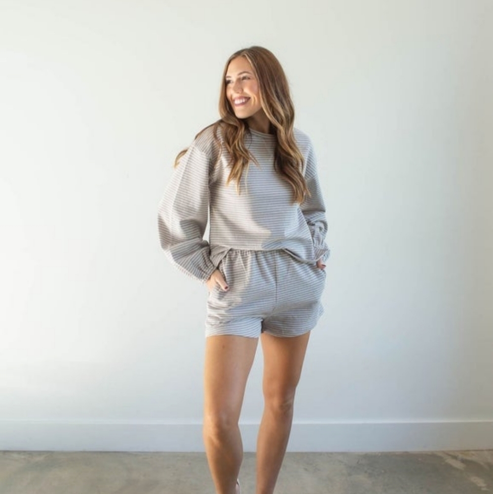 Grey stripe pajama set 💕
